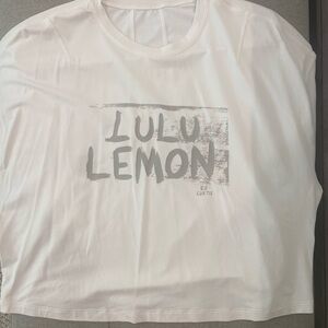 Lululemon tee size 8